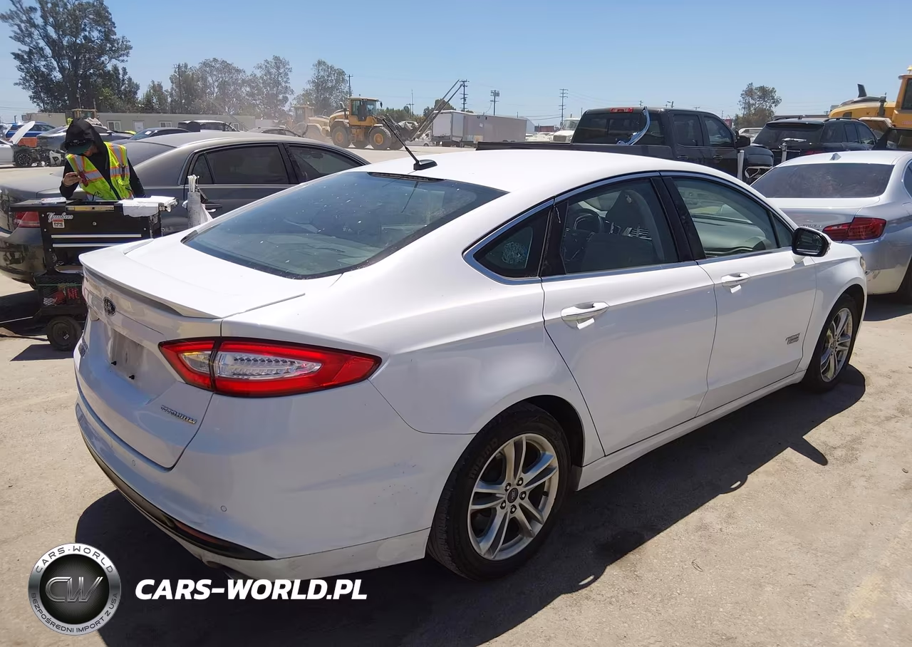 2016 Ford Fusion Energi Titanium VIN:3FA6P0SUXGR144712 - 4