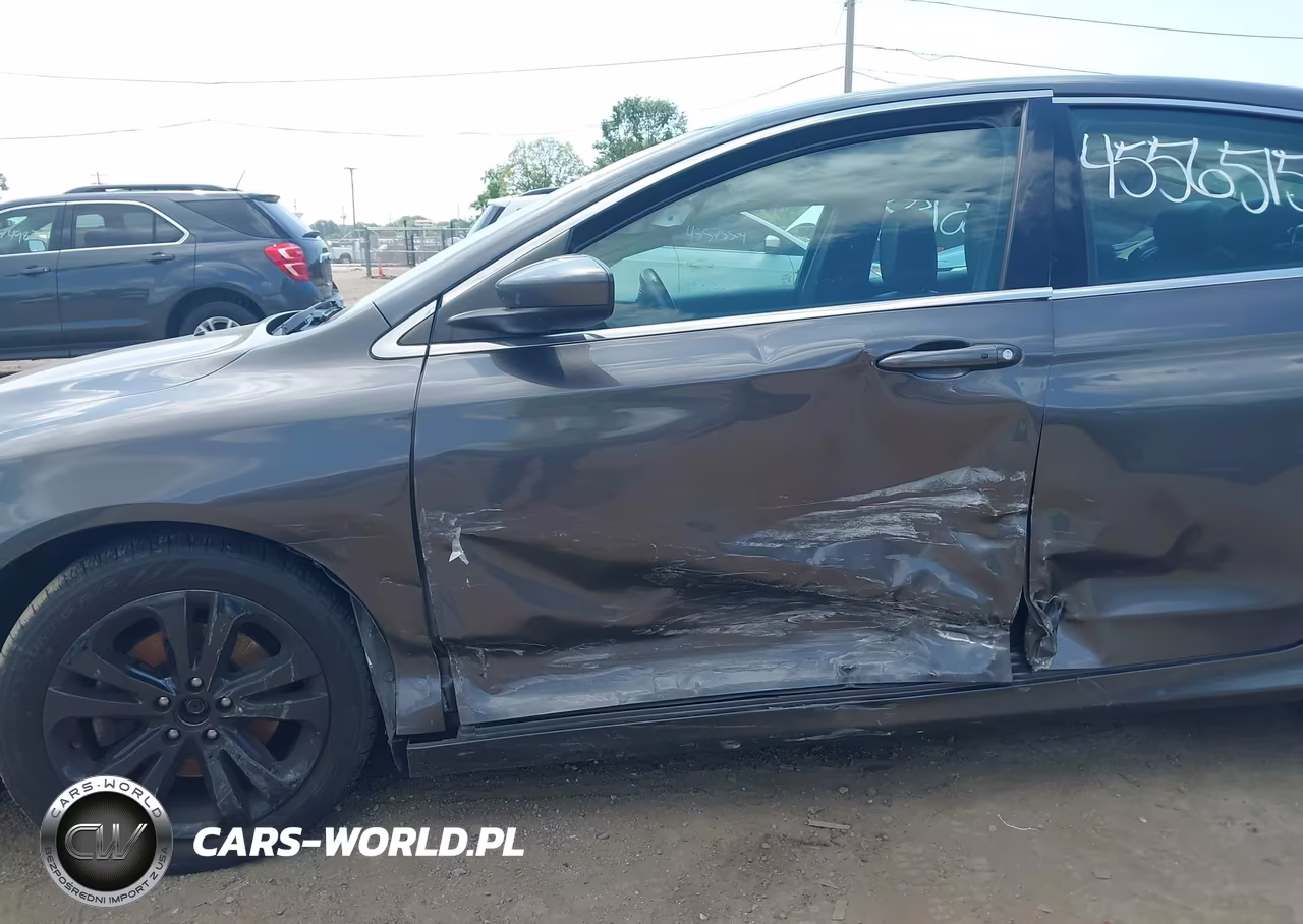 2017 Chrysler 200 Limited Platinum VIN:1C3CCCAB2HN511766 - 6