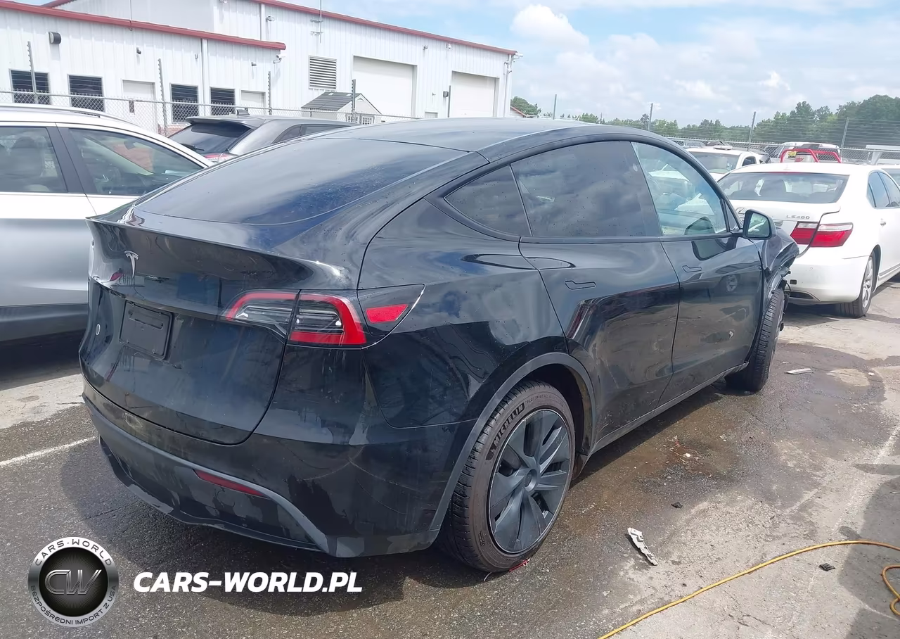 2025 Tesla Model Y Long Range Dual Motor Rear-Wheel Drive VIN:7SAYGDED6SA352618 - 4