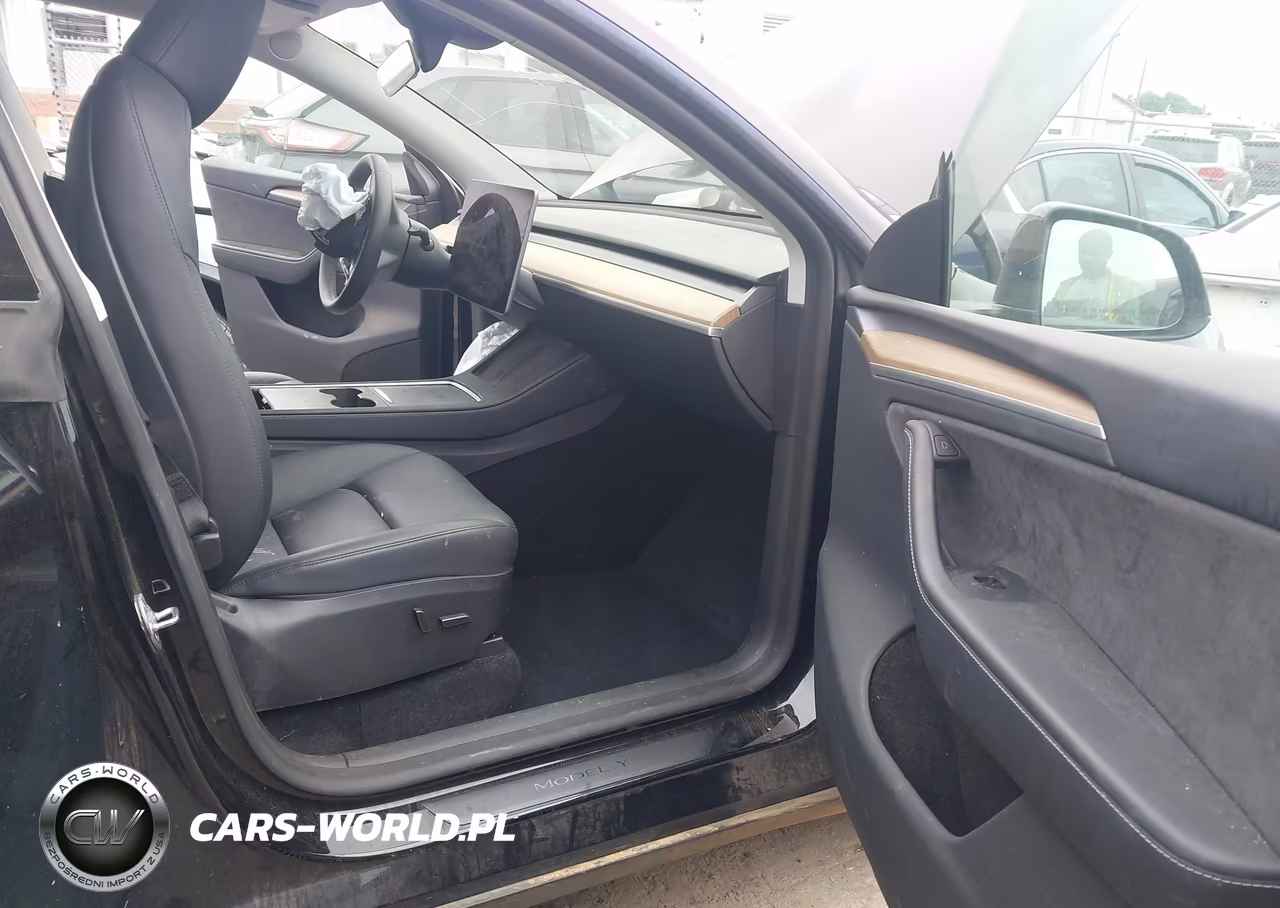2025 Tesla Model Y Long Range Dual Motor Rear-Wheel Drive VIN:7SAYGDED6SA352618 - 5