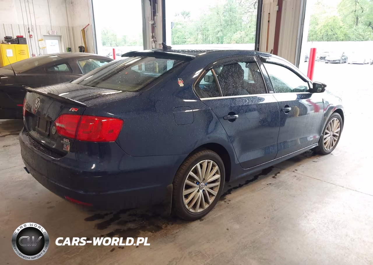 2011 Volkswagen Jetta 2.5L Sel VIN:3VWLZ7AJ4BM111909 - 4