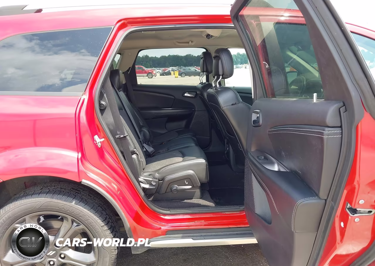 2019 Dodge Journey Crossroad VIN:3C4PDCGG4KT769789 - 8