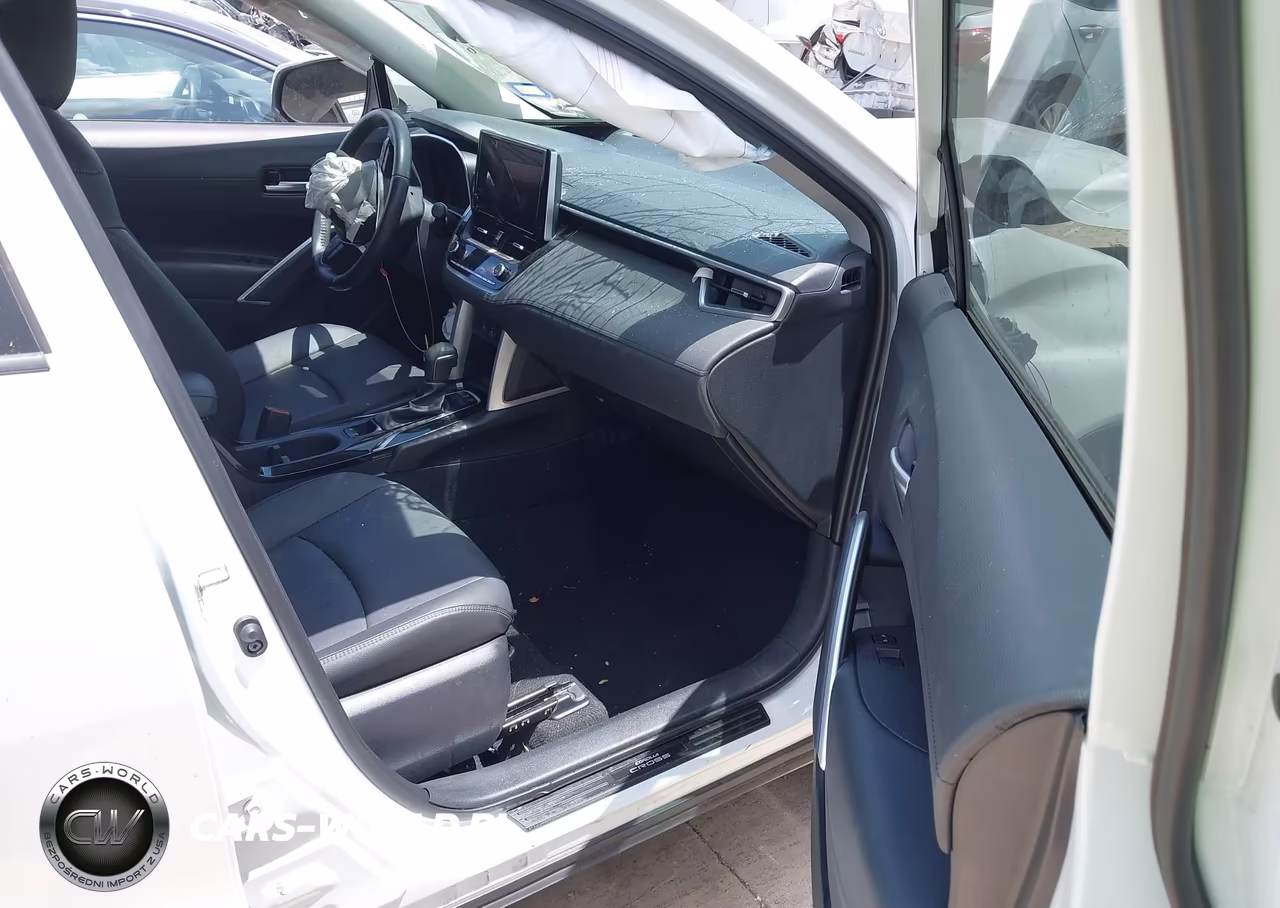 2024 Toyota Corolla Cross Xle VIN:7MUDAAAG1RV103296 - 5