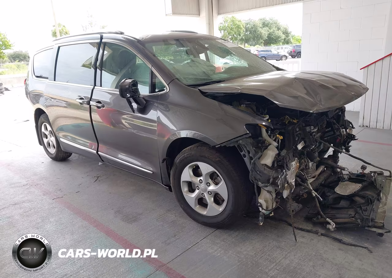 2017 Chrysler Pacifica Touring-L Plus – zdjęcie 1 z 16
