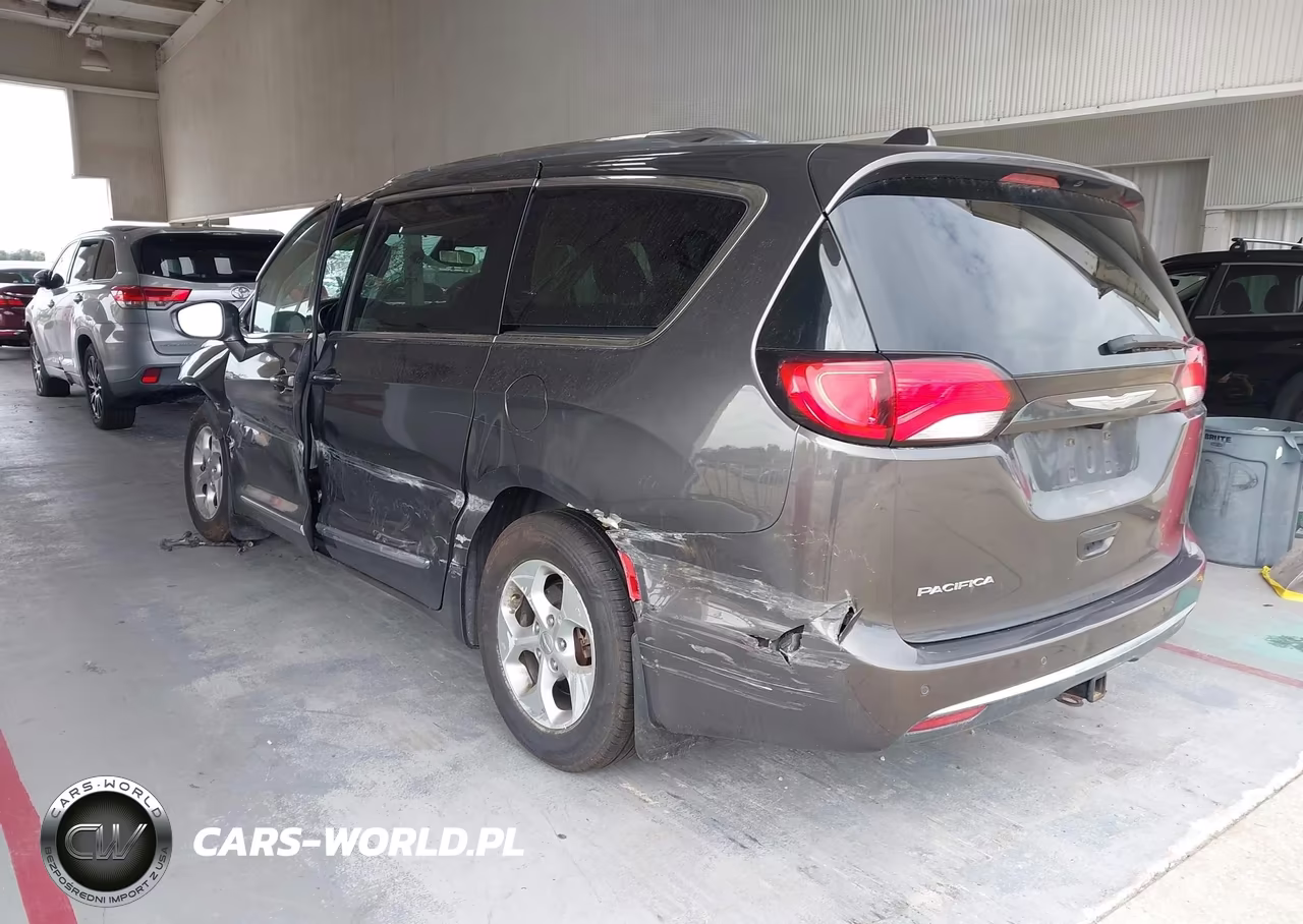 2017 Chrysler Pacifica Touring-L Plus VIN:2C4RC1EG7HR752435 - 3