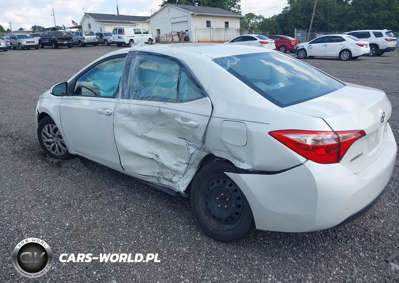2017 Toyota Corolla Le VIN:5YFBURHE8HP646440 - 3