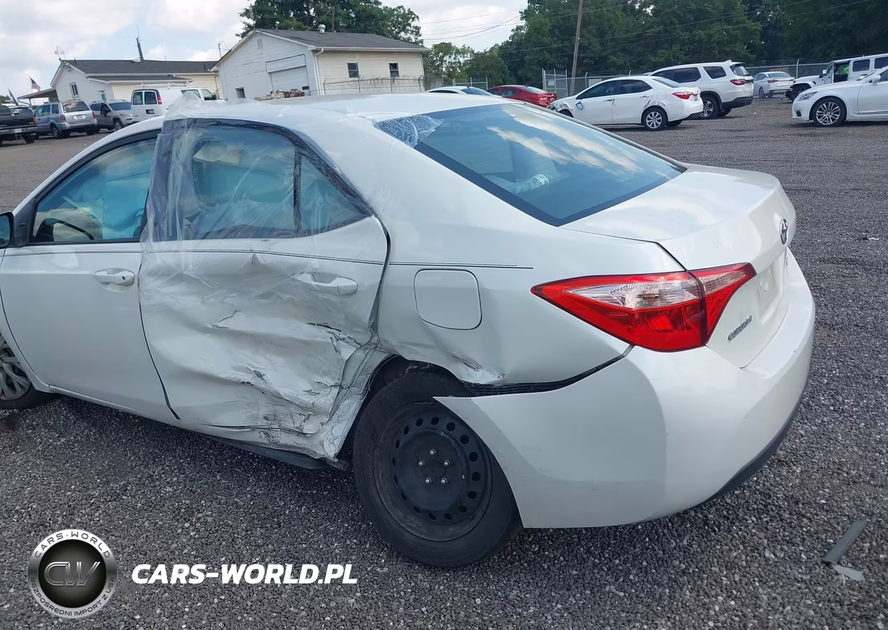 2017 Toyota Corolla Le VIN:5YFBURHE8HP646440 - 6