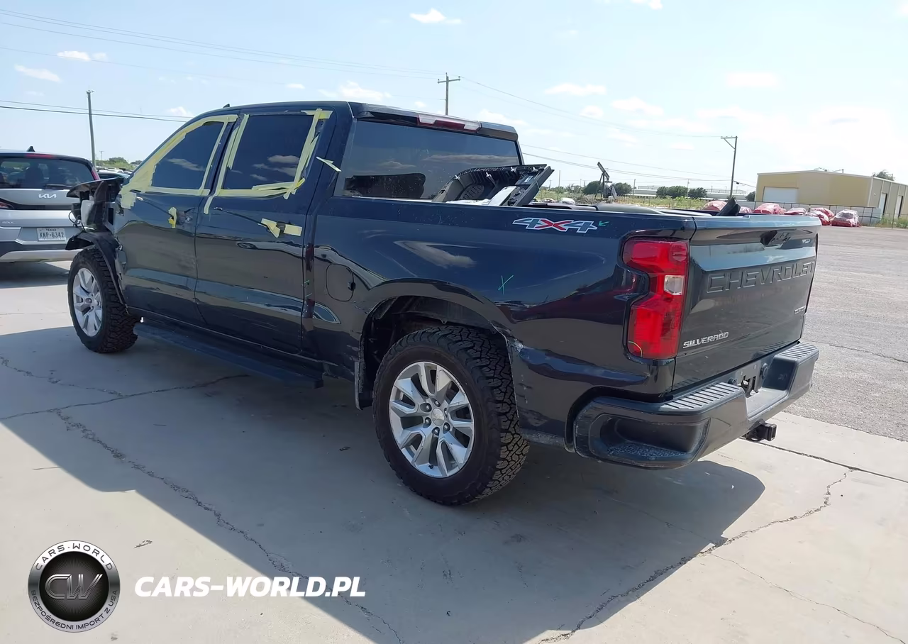 2022 Chevrolet Silverado 1500 4Wd Short Bed Custom VIN:1GCPDBEKXNZ619765 - 3