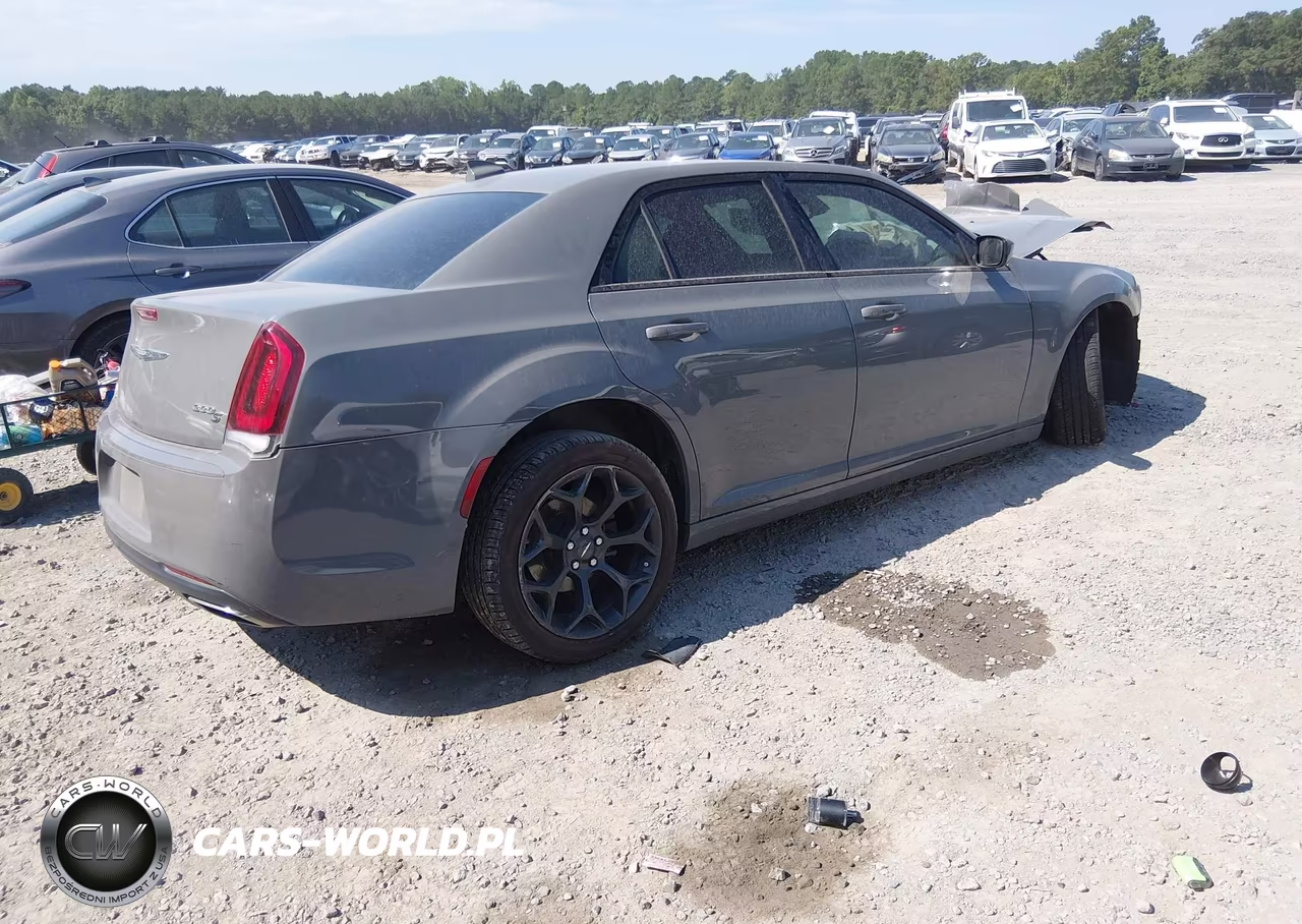 2019 Chrysler 300 300S VIN:2C3CCABG3KH533435 - 4