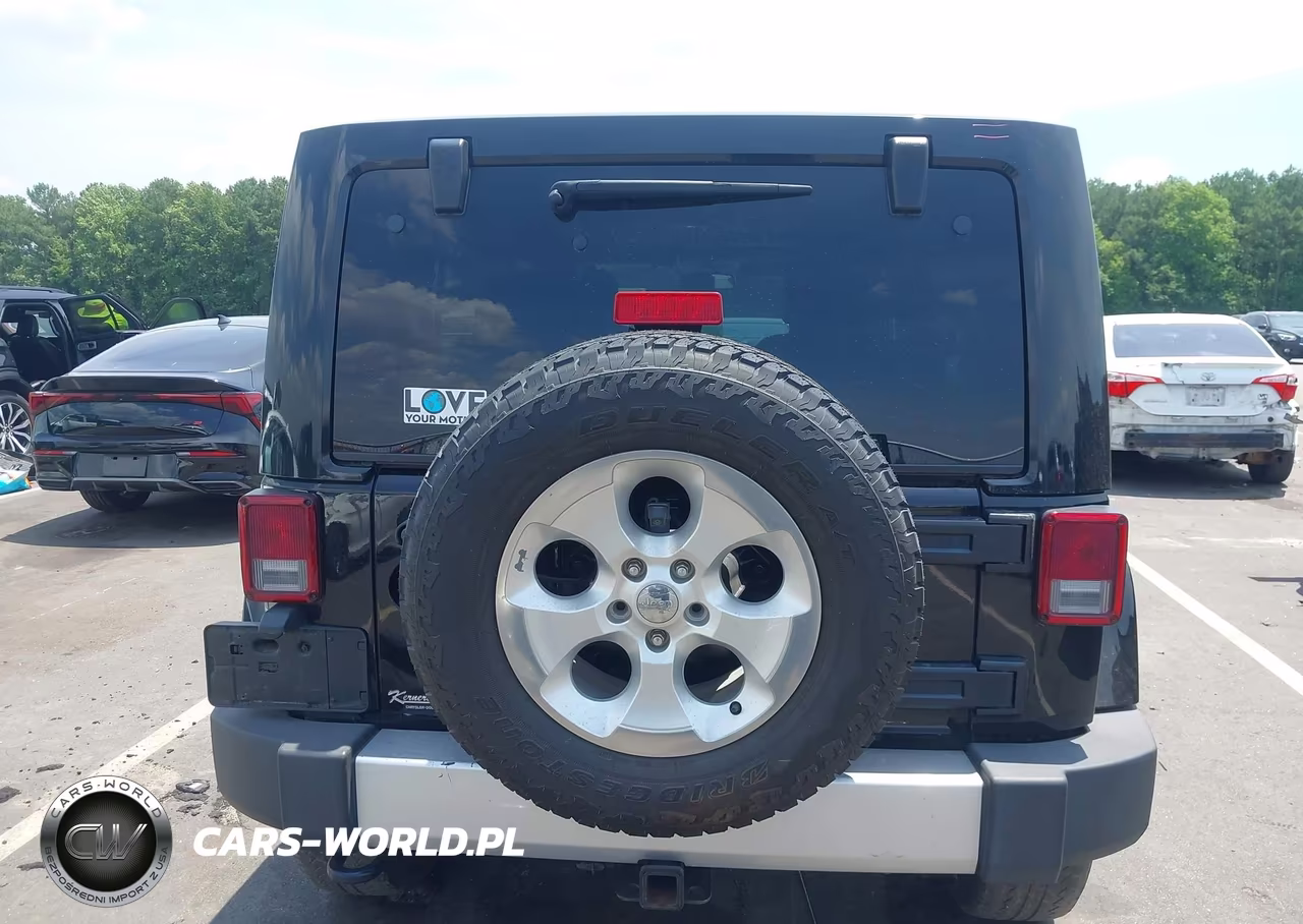2014 Jeep Wrangler Unlimited Sahara VIN:1C4BJWEG3EL117804 - 17