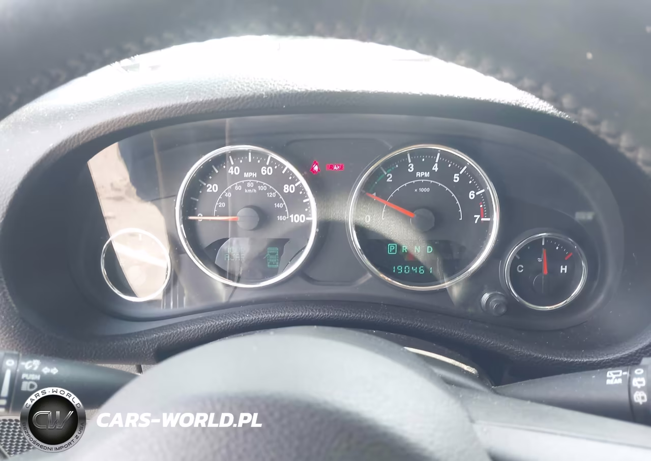2014 Jeep Wrangler Unlimited Sahara VIN:1C4BJWEG3EL117804 - 7