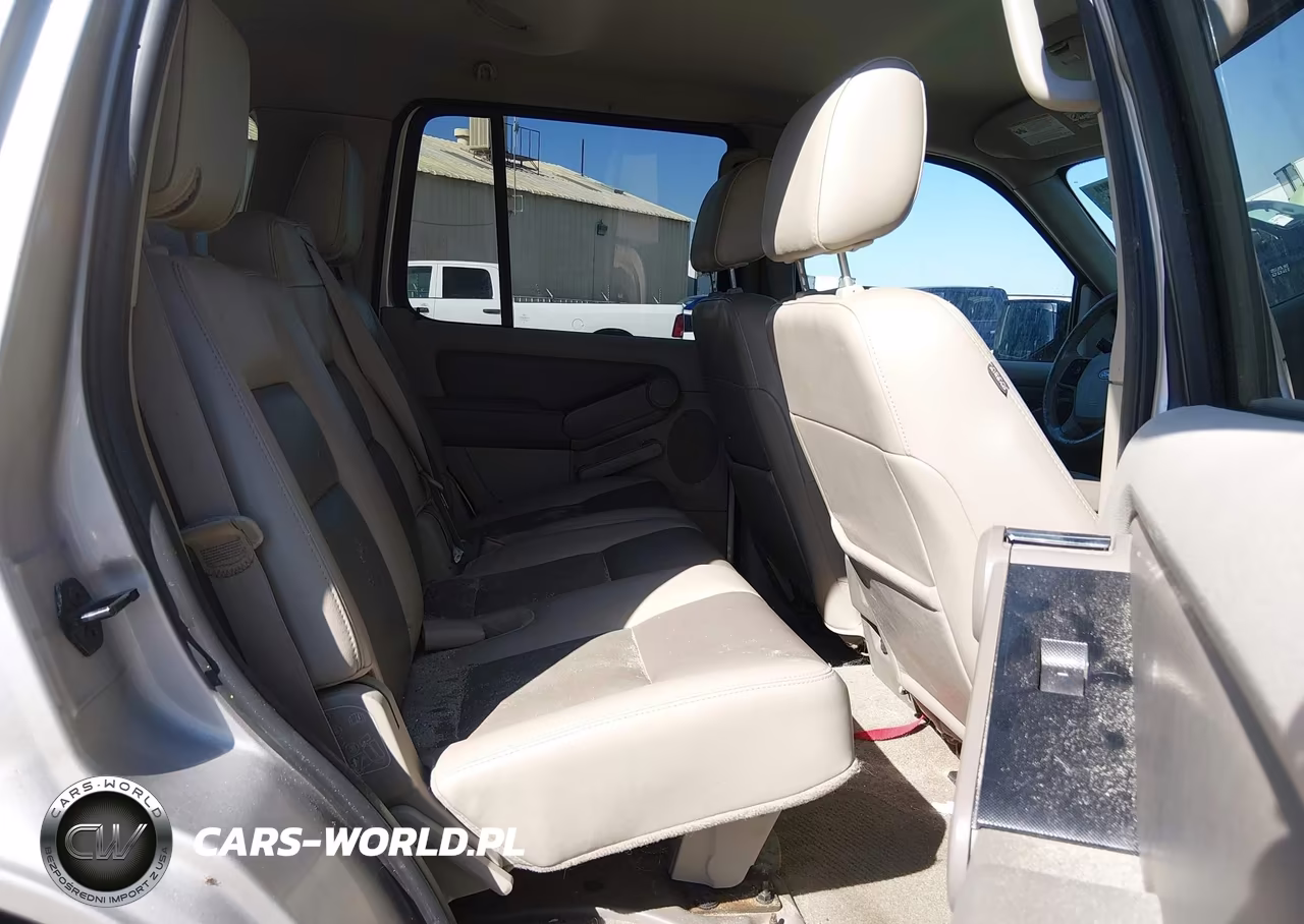 2007 Ford Explorer VIN:1FMEU63E67UA63879 - 8