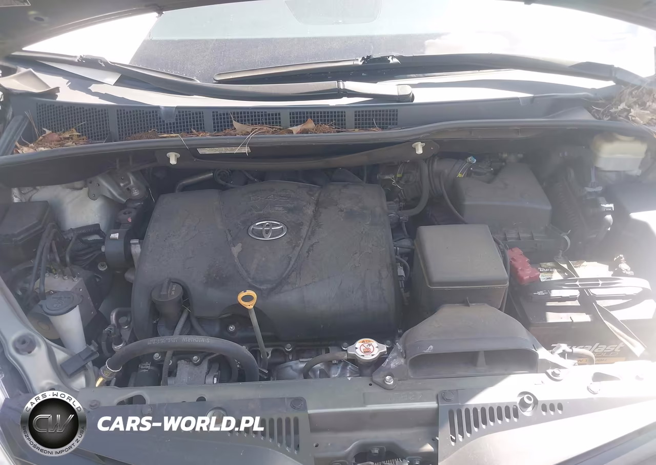 2018 Toyota Sienna L 7 Passenger VIN:5TDZZ3DCXJS960086 - 10
