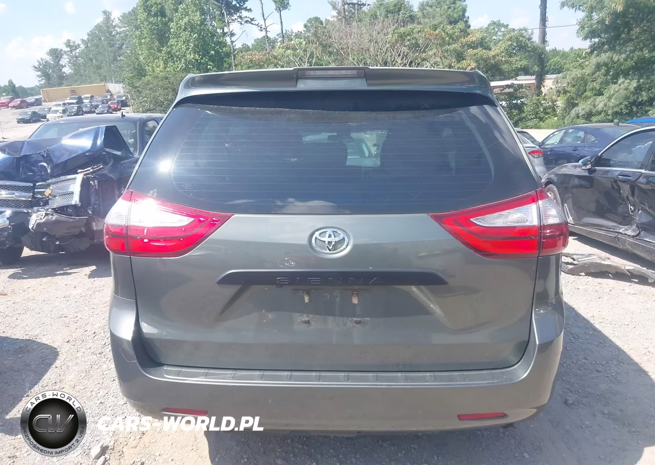 2018 Toyota Sienna L 7 Passenger VIN:5TDZZ3DCXJS960086 - 16