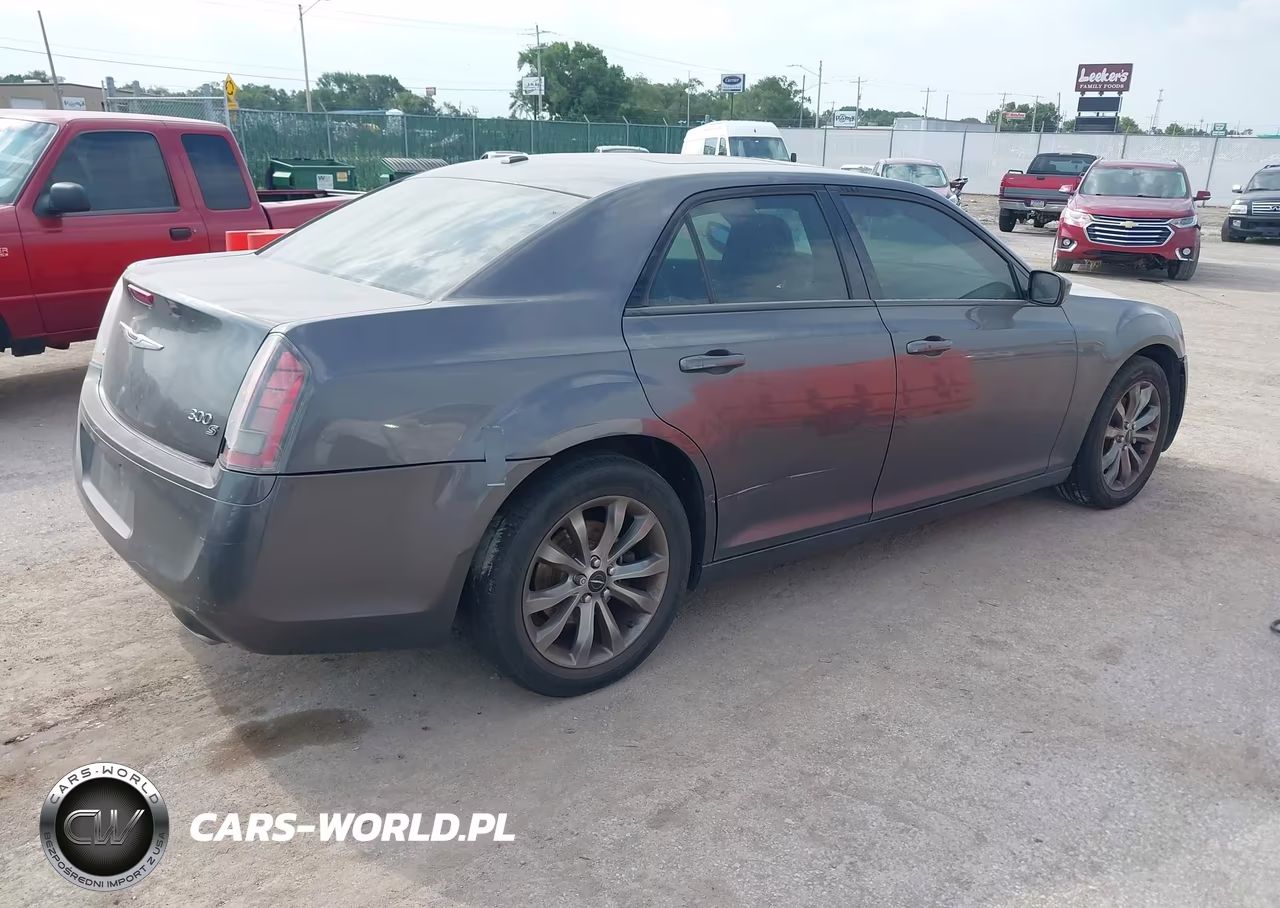 2014 Chrysler 300 300S VIN:2C3CCAGGXEH331365 - 4