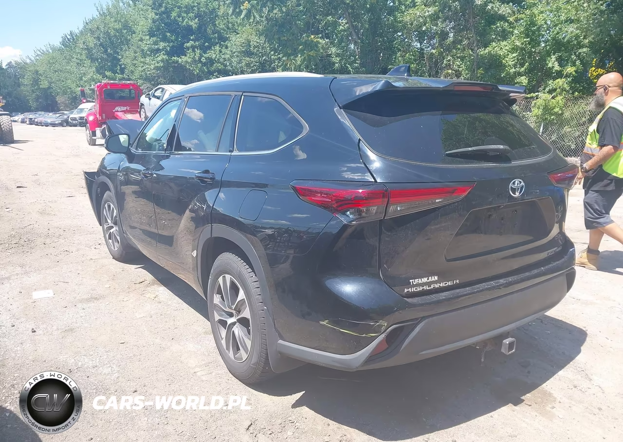 2022 Toyota Highlander Xle VIN:5TDGZRBH9NS578260 - 3