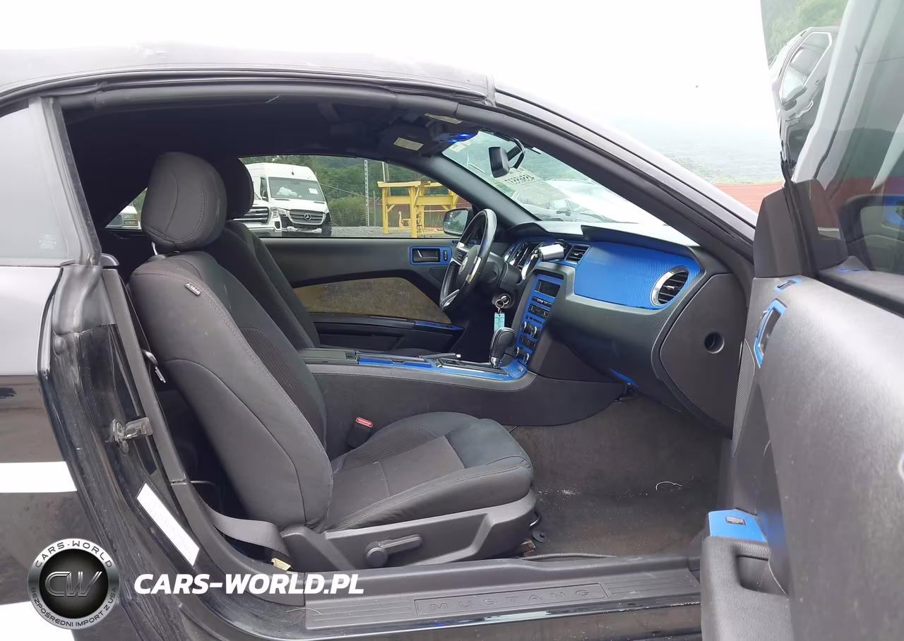 2014 Ford Mustang V6-V6 Premium VIN:1ZVBP8EM3E5240410 - 5