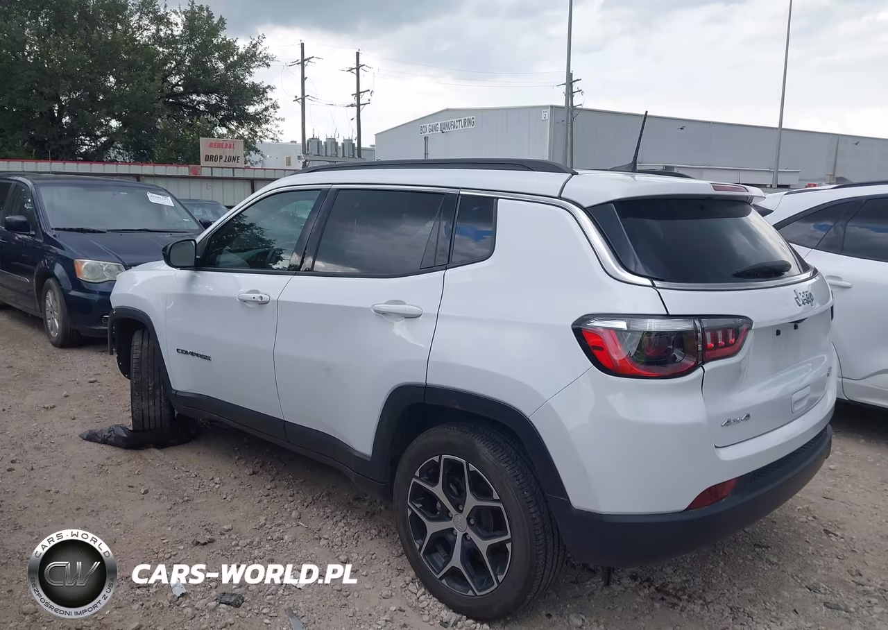 2024 Jeep Compass Latitude 4X4 VIN:3C4NJDBN5RT605750 - 3
