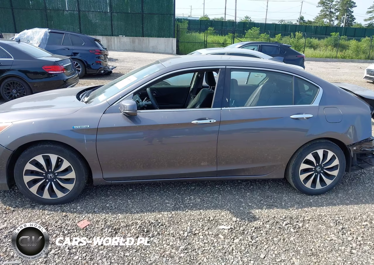 2017 Honda Accord Hybrid VIN:JHMCR6F39HC009313 - 14