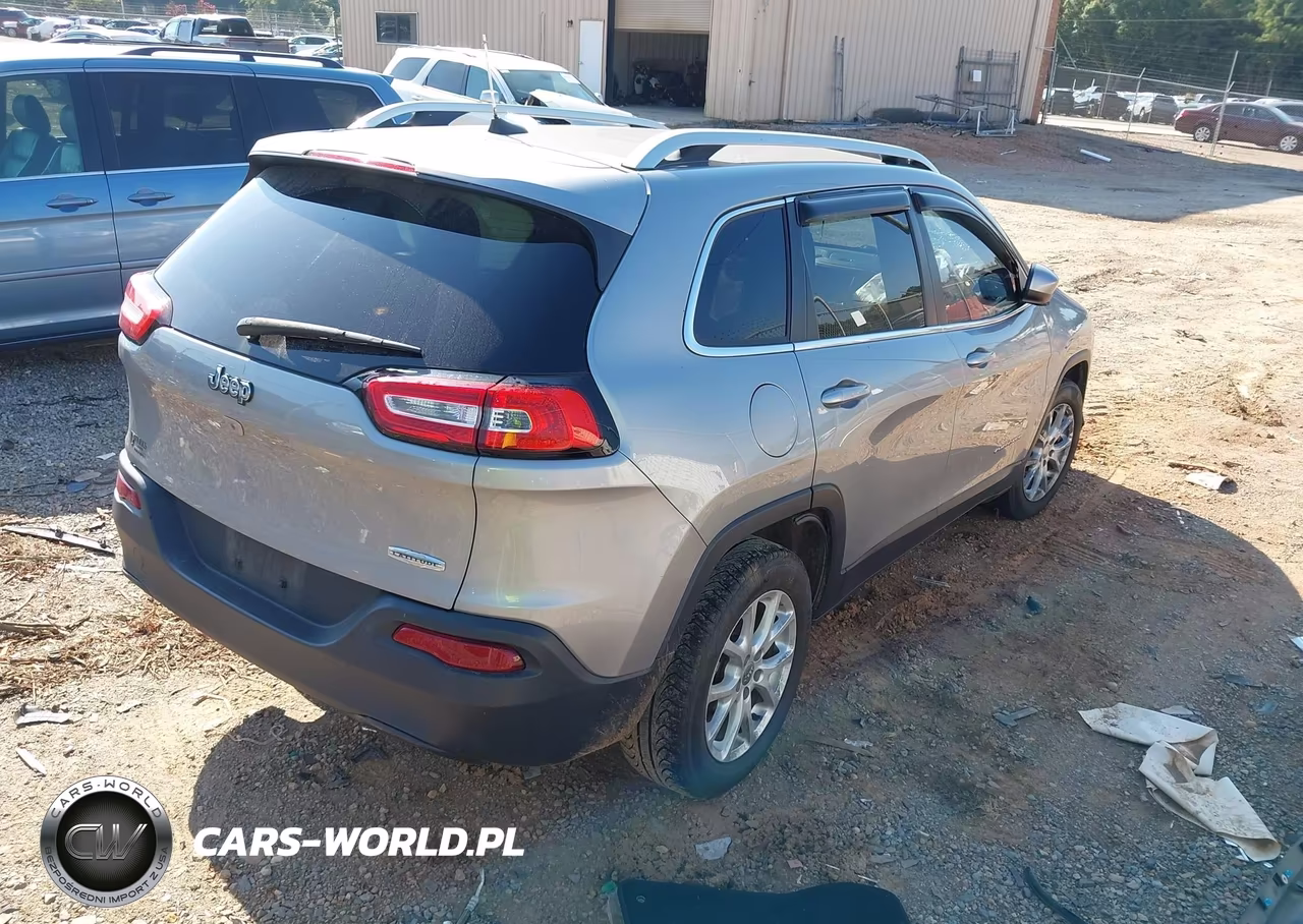 2016 Jeep Cherokee Latitude VIN:1C4PJLCB8GW288349 - 4