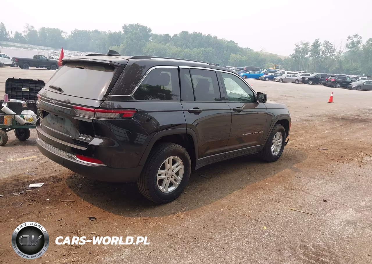2023 Jeep Grand Cherokee Laredo 4X4 VIN:1C4RJHAG1PC549181 - 4