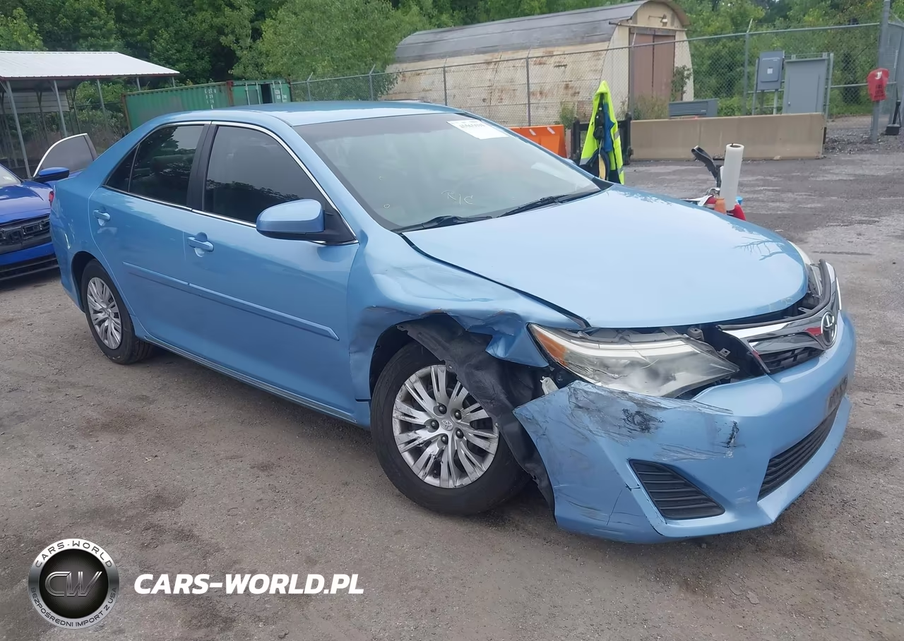2013 Toyota Camry Le – zdjęcie 1 z 16