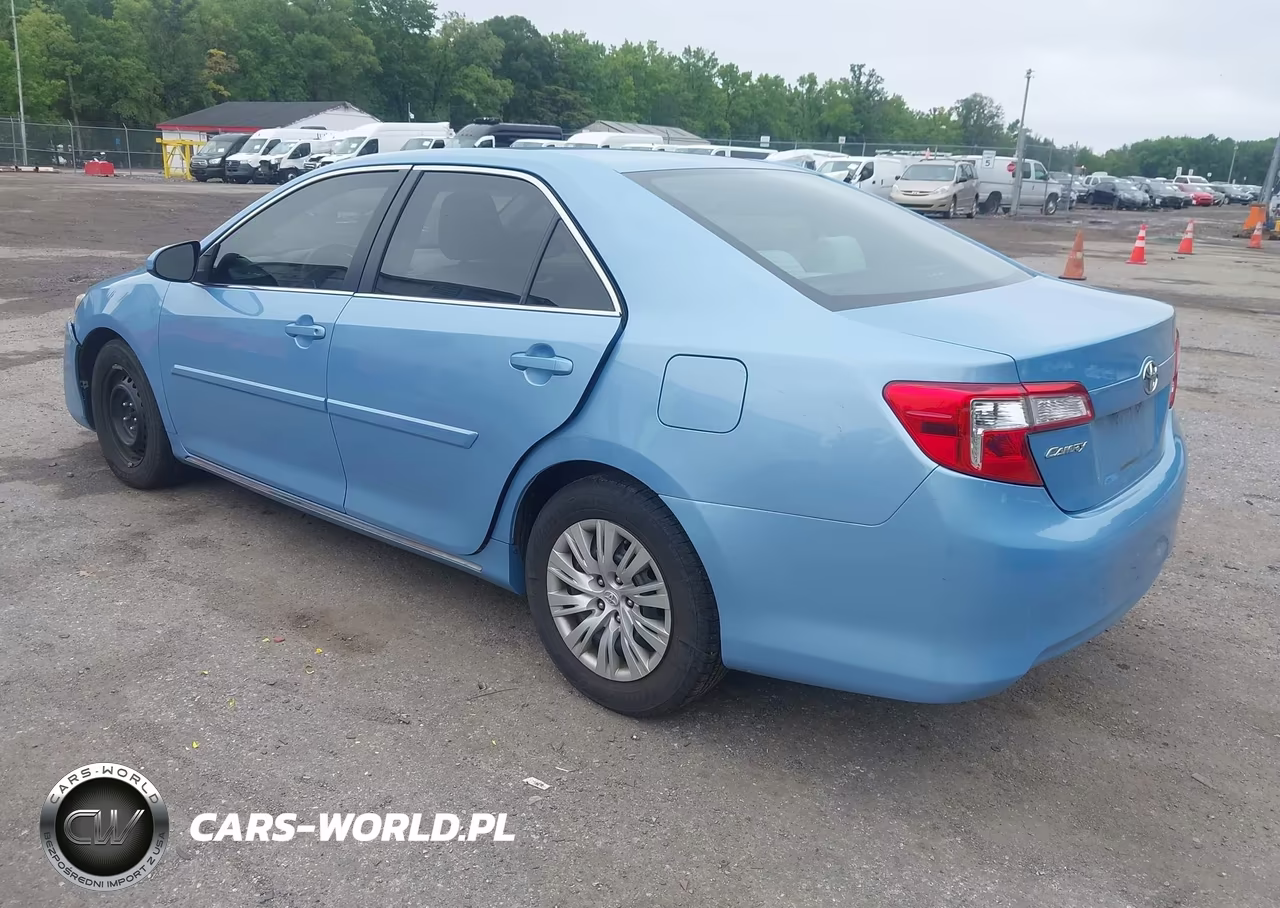 2013 Toyota Camry Le VIN:4T4BF1FK8DR327719 - 3