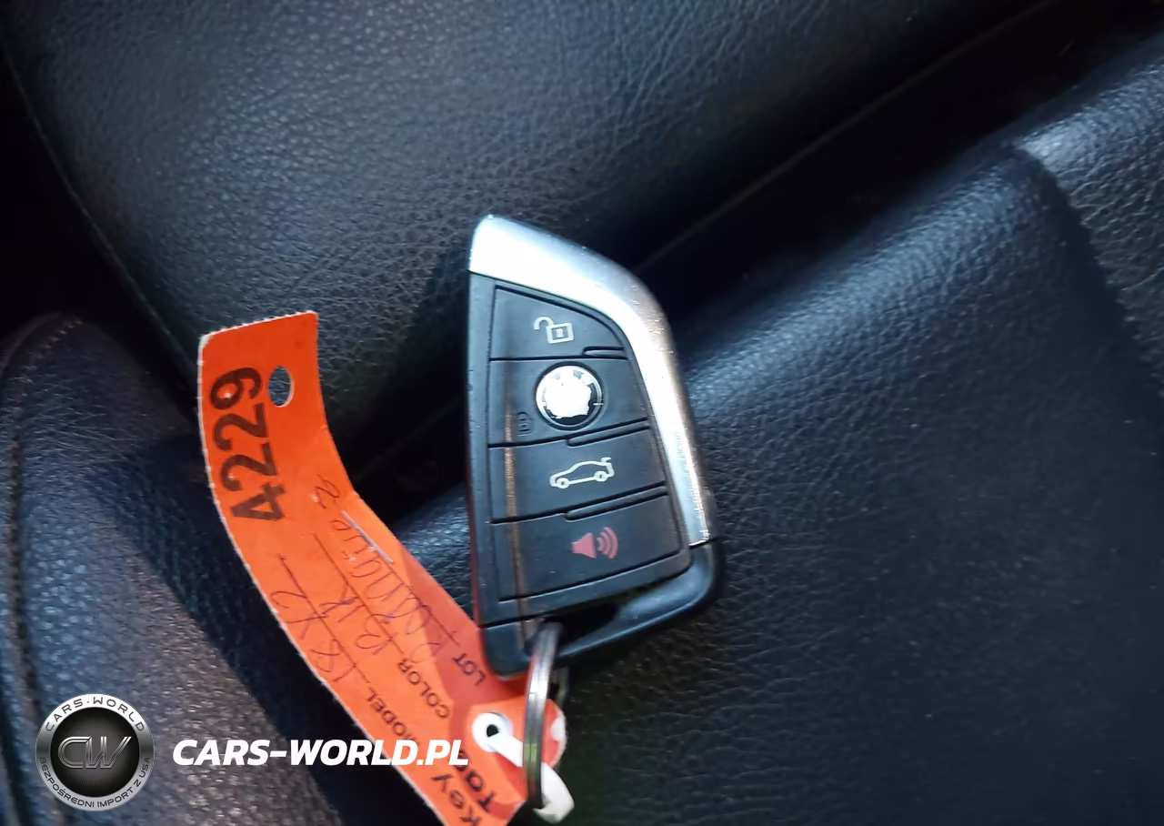 2018 BMW X2 xDrive28I VIN:WBXYJ5C38JEF71426 - 11