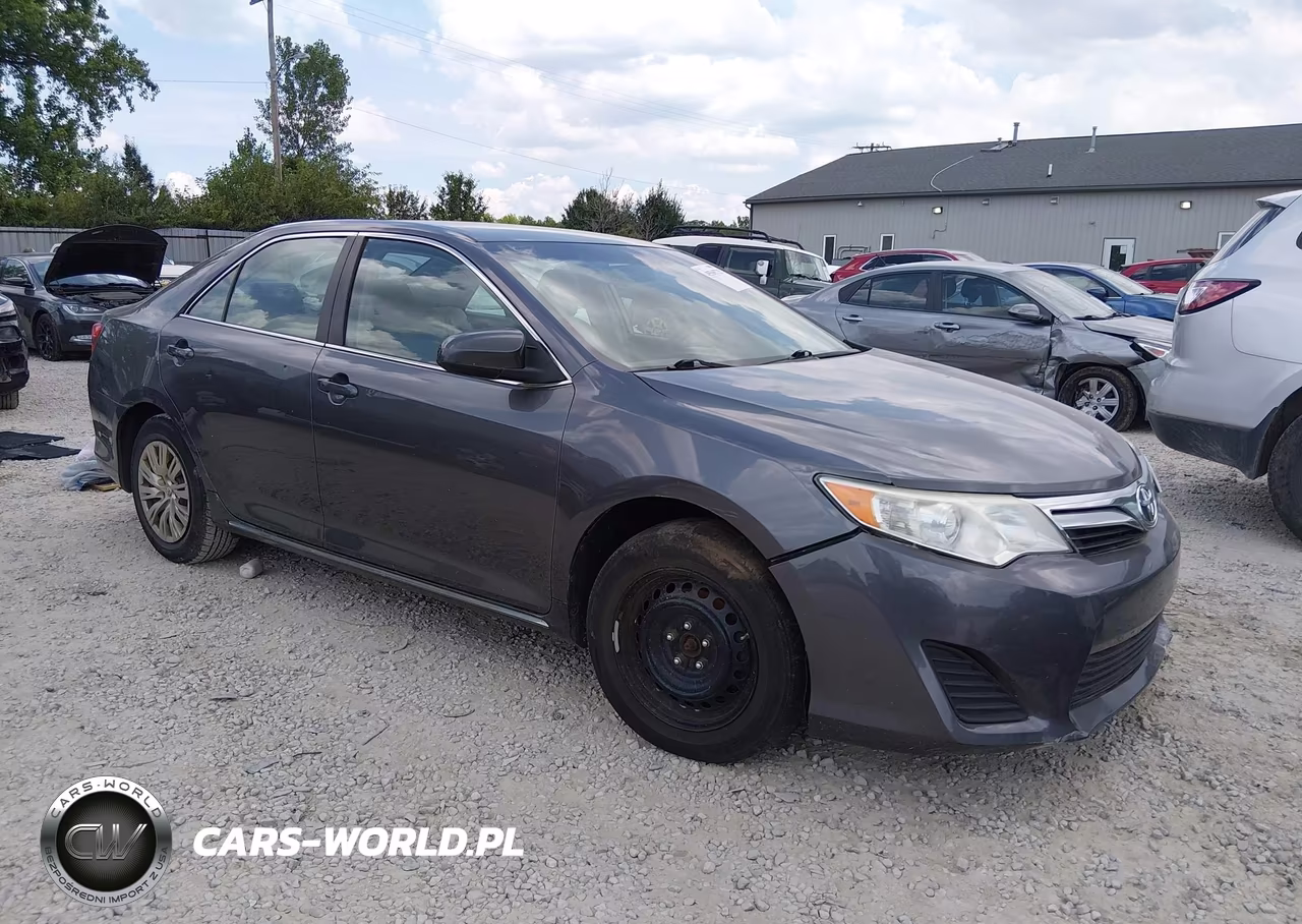2014 Toyota Camry Le – zdjęcie 1 z 16