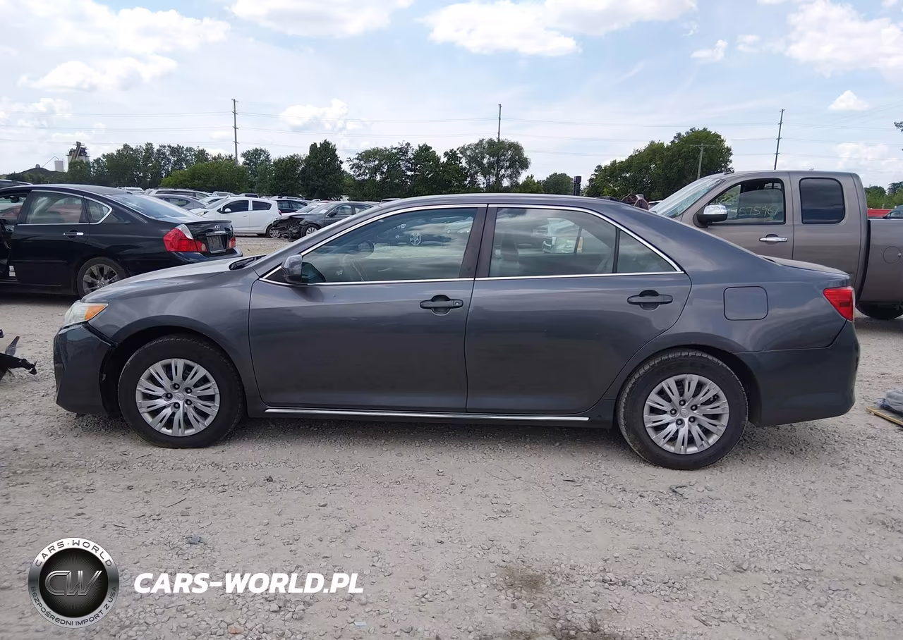 2014 Toyota Camry Le VIN:4T1BF1FK7EU354843 - 14