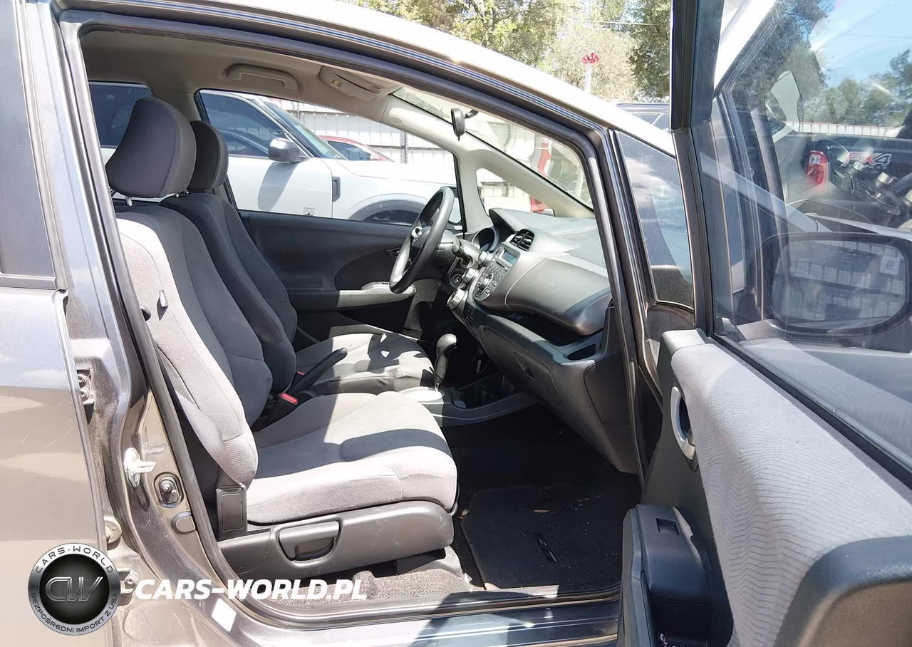 2013 Honda Fit VIN:JHMGE8H38DC056123 - 5
