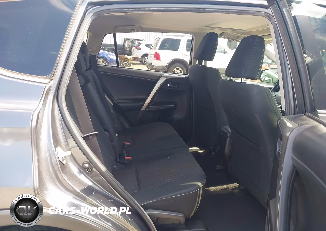 2018 Toyota Rav4 Xle VIN:JTMWFREV3JJ748268 - 8