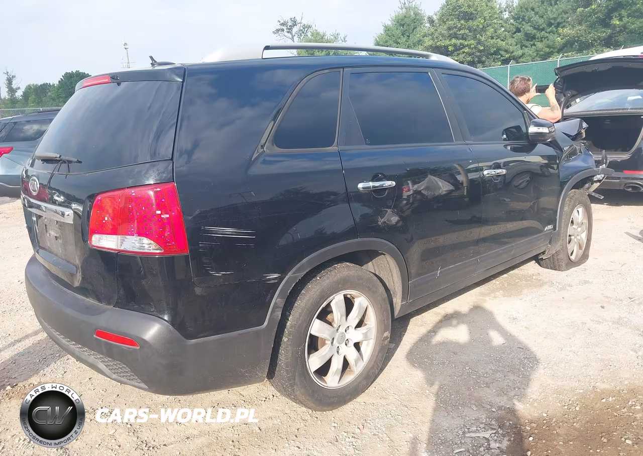 2011 Kia Sorento Lx V6 VIN:5XYKTDA2XBG148774 - 4