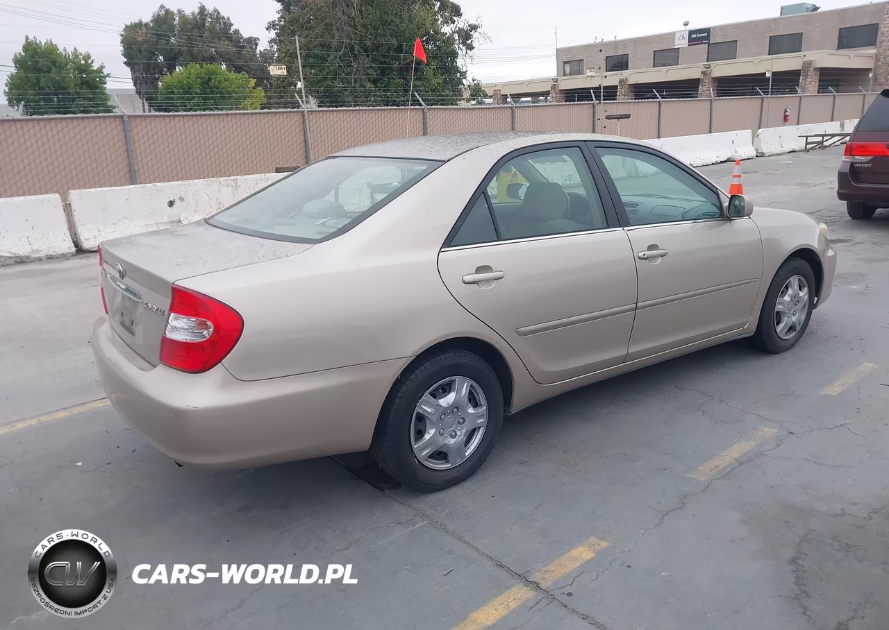 2004 Toyota Camry Le VIN:4T1BE32K34U345138 - 4