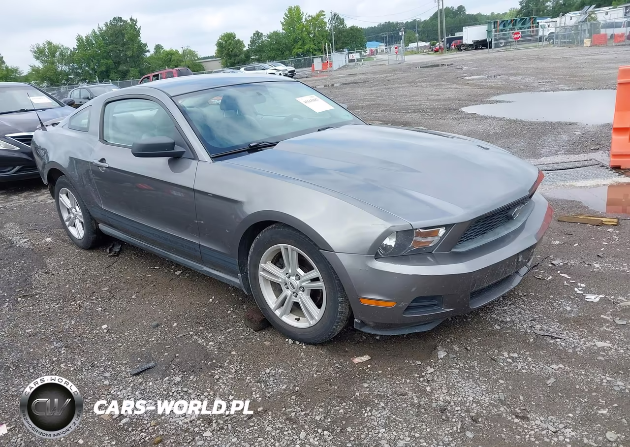 2010 Ford Mustang V6-V6 Premium