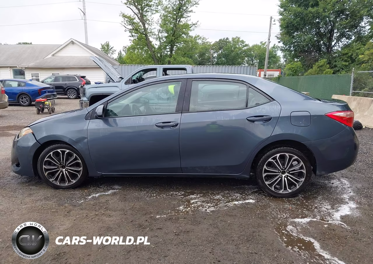 2018 Toyota Corolla Le VIN:2T1BURHE1JC087335 - 13