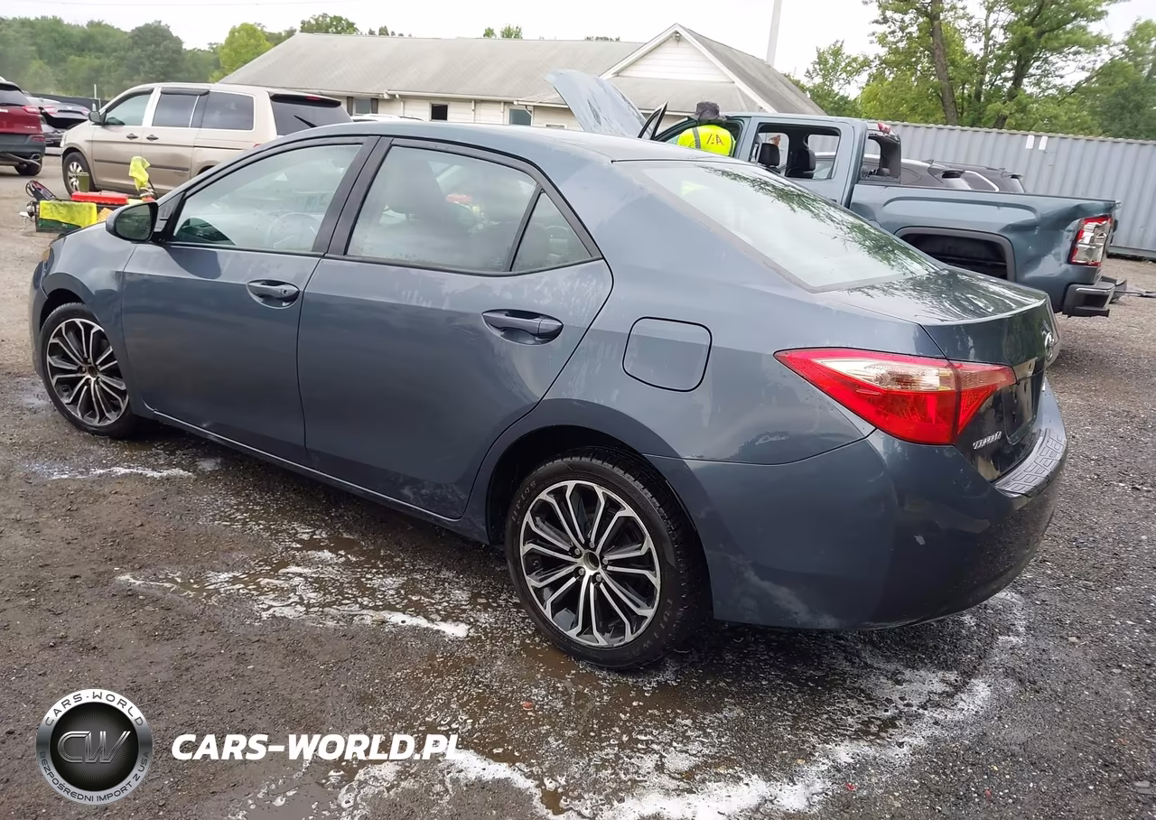 2018 Toyota Corolla Le VIN:2T1BURHE1JC087335 - 3