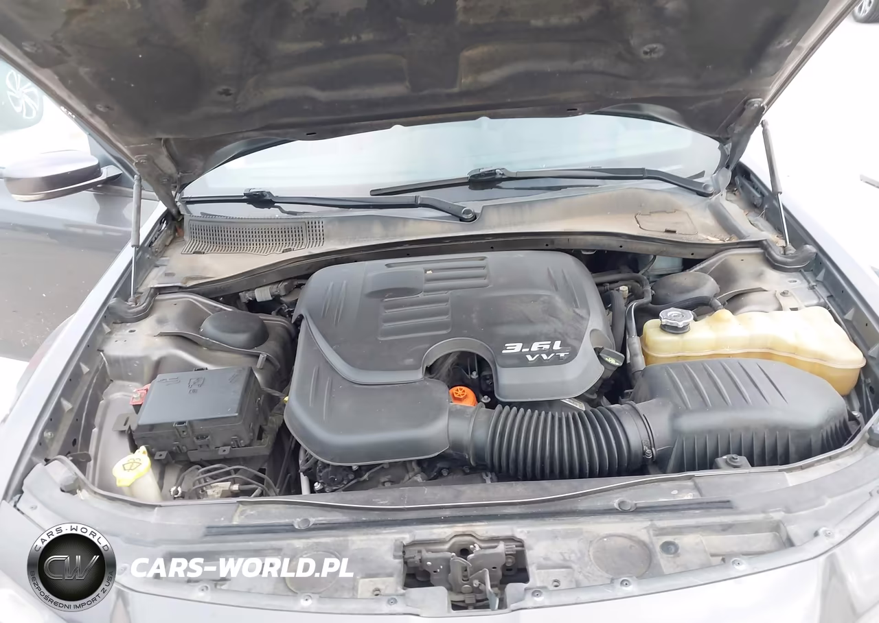2018 Chrysler 300 300S VIN:2C3CCABG6JH240286 - 10