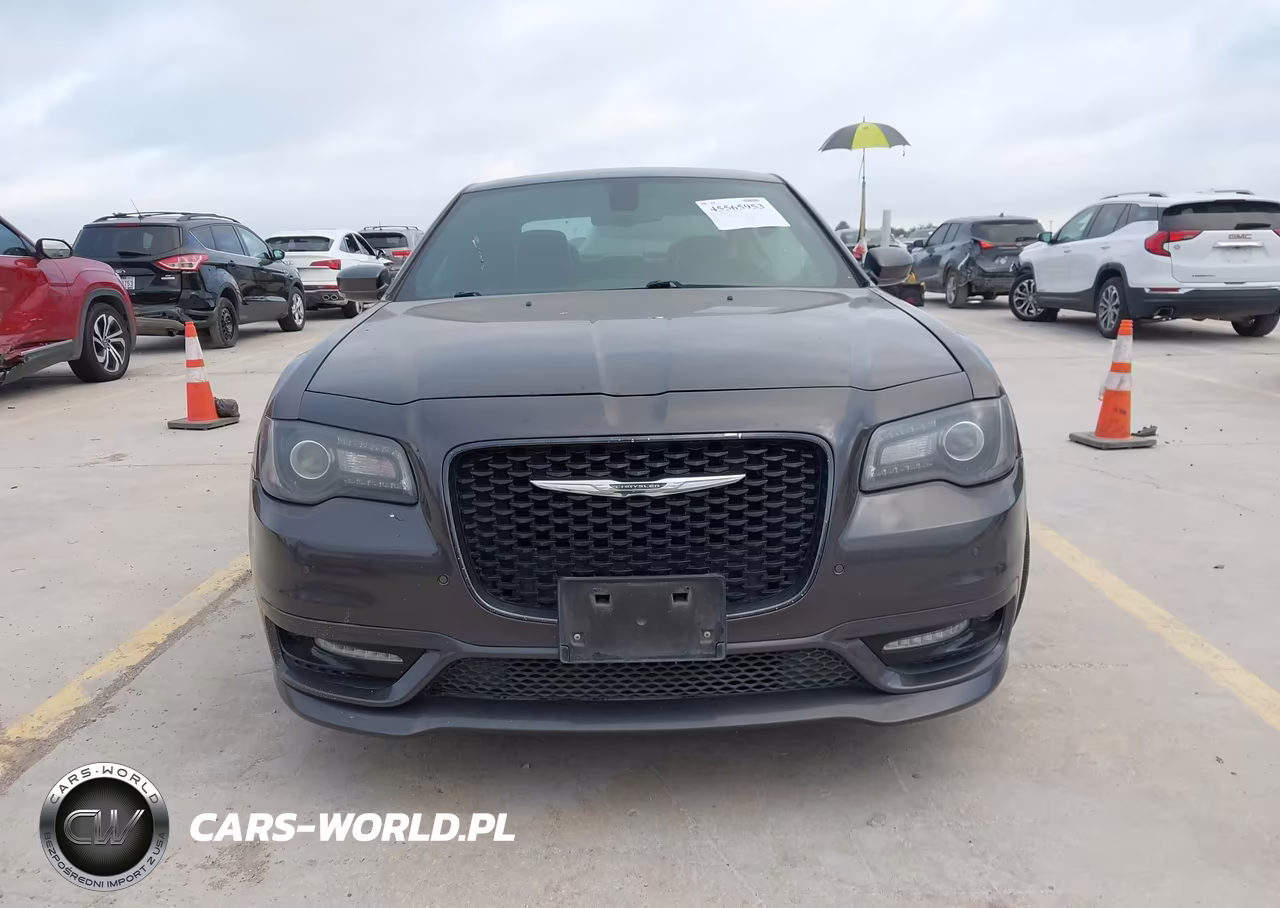 2018 Chrysler 300 300S VIN:2C3CCABG6JH240286 - 12