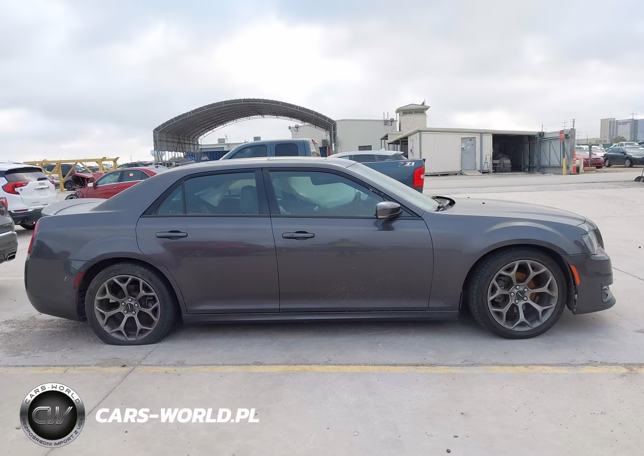 2018 Chrysler 300 300S VIN:2C3CCABG6JH240286 - 13