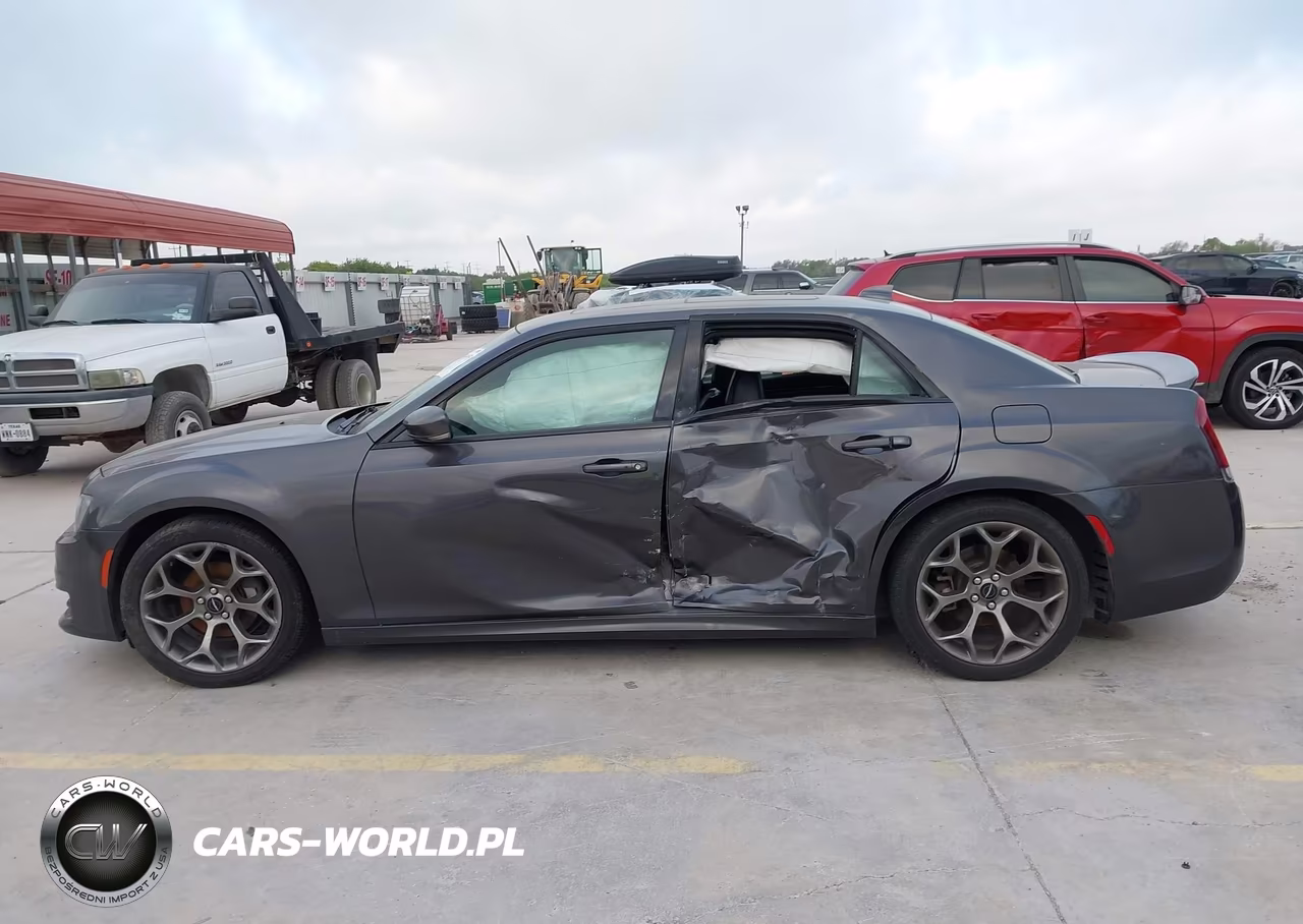 2018 Chrysler 300 300S VIN:2C3CCABG6JH240286 - 14