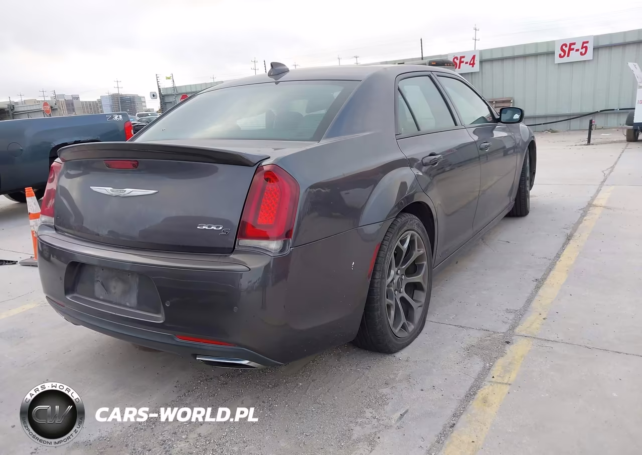 2018 Chrysler 300 300S VIN:2C3CCABG6JH240286 - 4