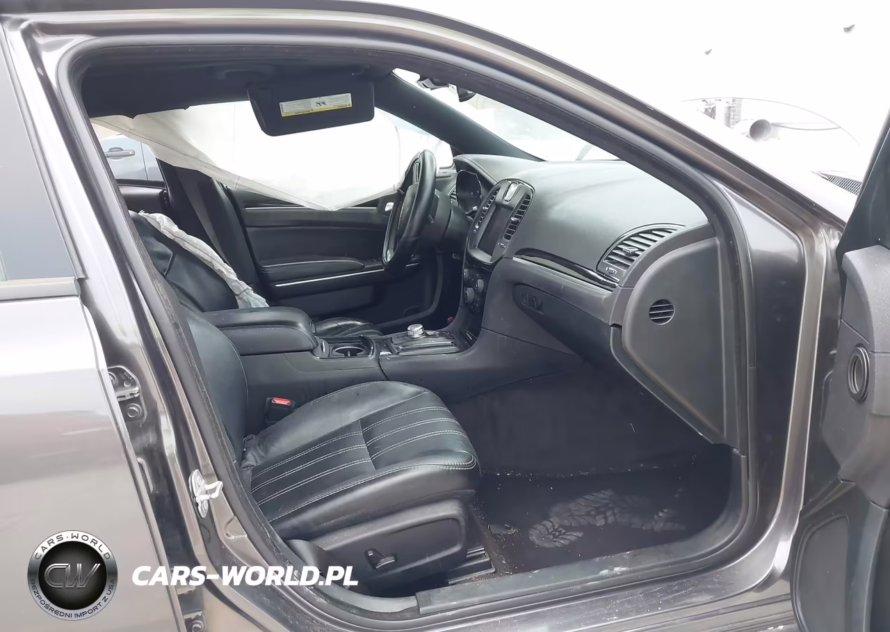 2018 Chrysler 300 300S VIN:2C3CCABG6JH240286 - 5