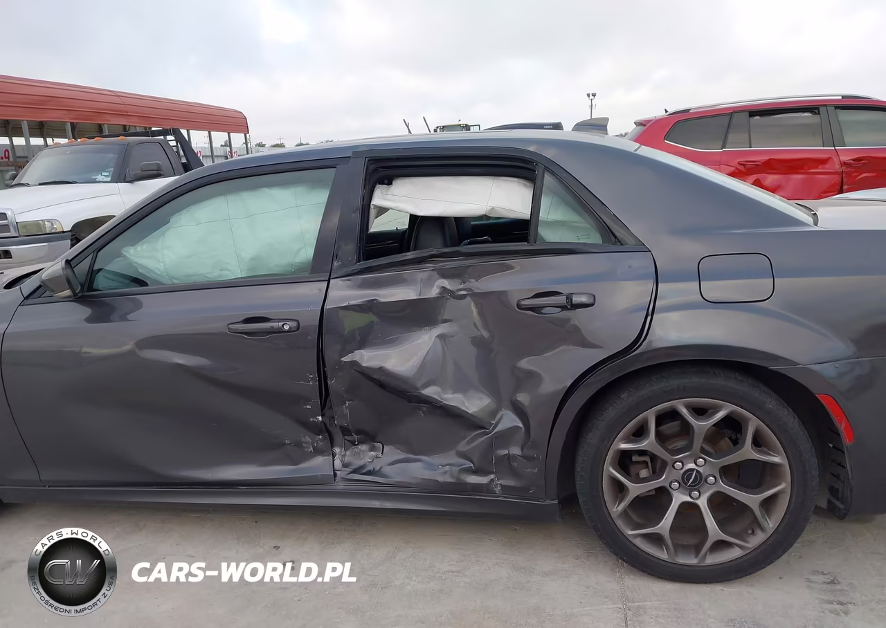 2018 Chrysler 300 300S VIN:2C3CCABG6JH240286 - 6
