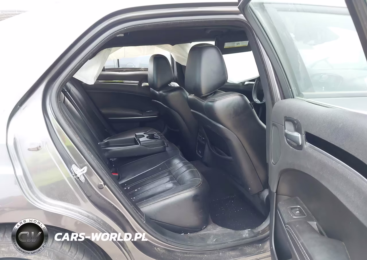 2018 Chrysler 300 300S VIN:2C3CCABG6JH240286 - 8