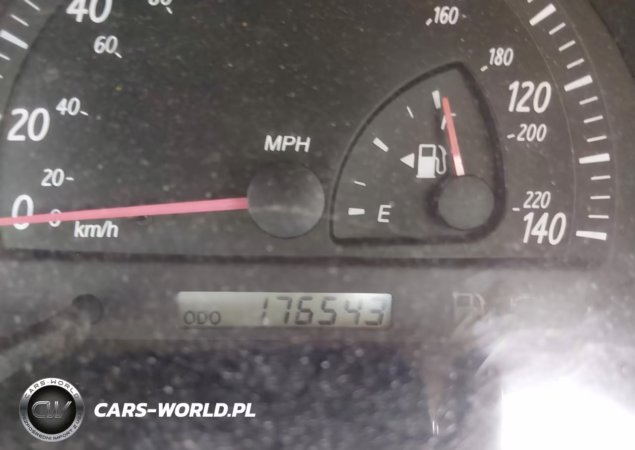 2004 Toyota Camry Le VIN:JTDBE30K940256043 - 12