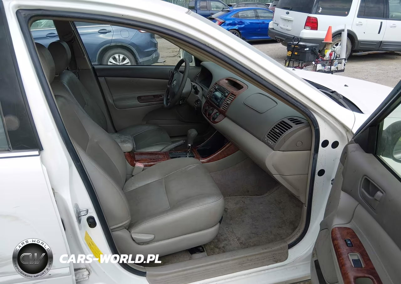 2004 Toyota Camry Le VIN:JTDBE30K940256043 - 5