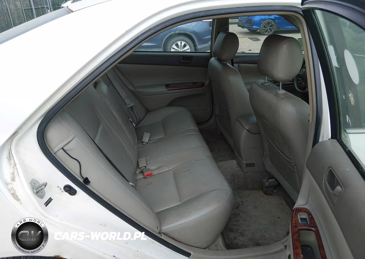 2004 Toyota Camry Le VIN:JTDBE30K940256043 - 8