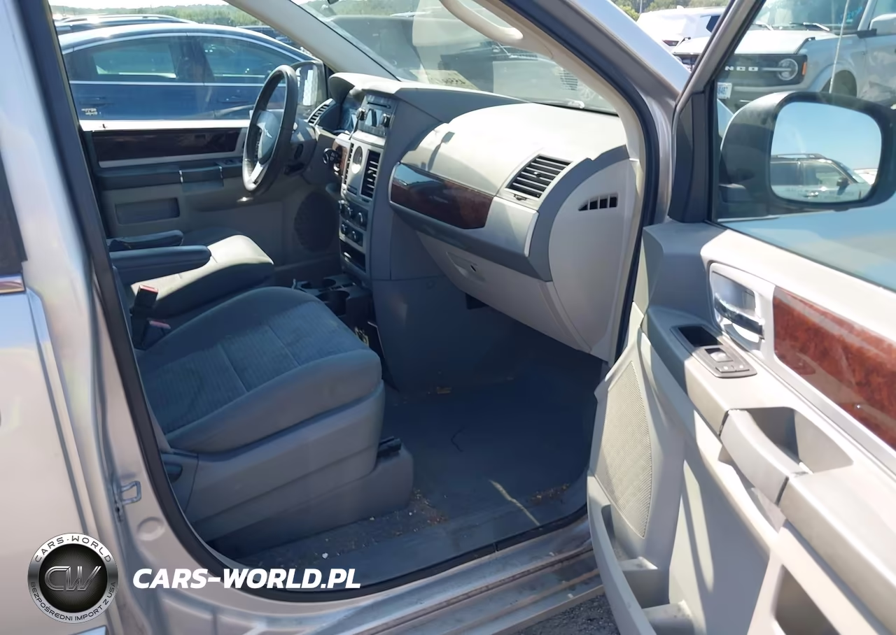 2010 Chrysler Town & Country Touring VIN:2A4RR5D13AR373354 - 5