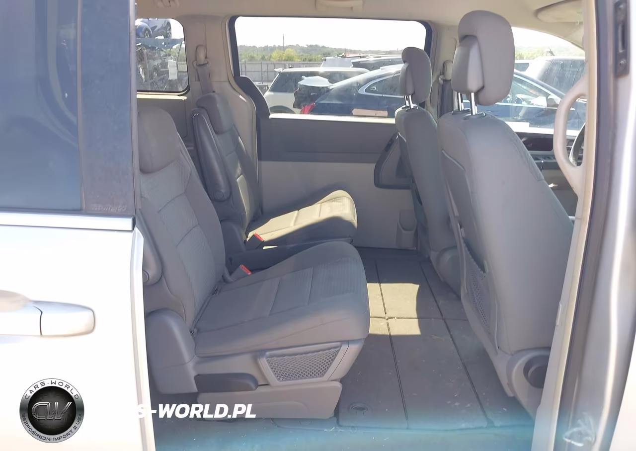 2010 Chrysler Town & Country Touring VIN:2A4RR5D13AR373354 - 8